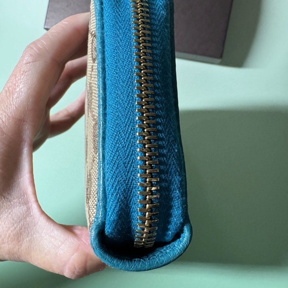 Gucci Beige and Blue Women's Wallet - Picture 6 of 14